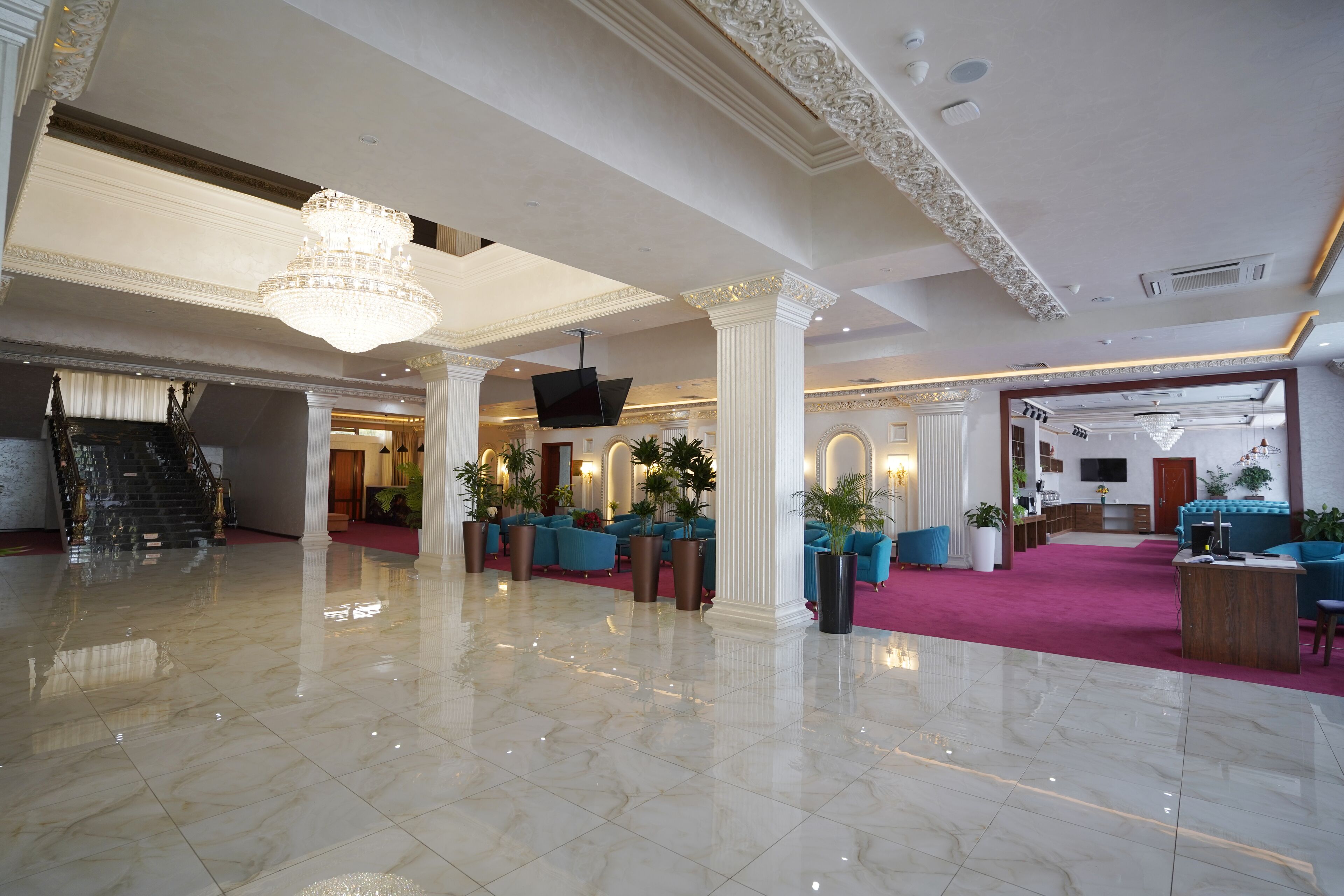 Aura Hotel