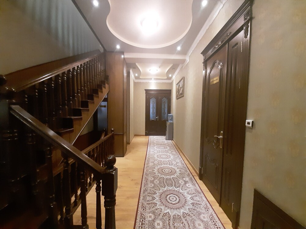 Eleon Hotel