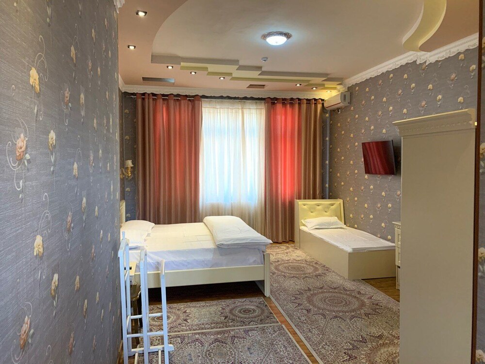Eleon Hotel