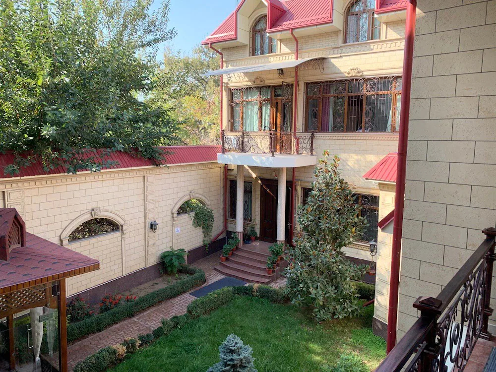Eleon Hotel