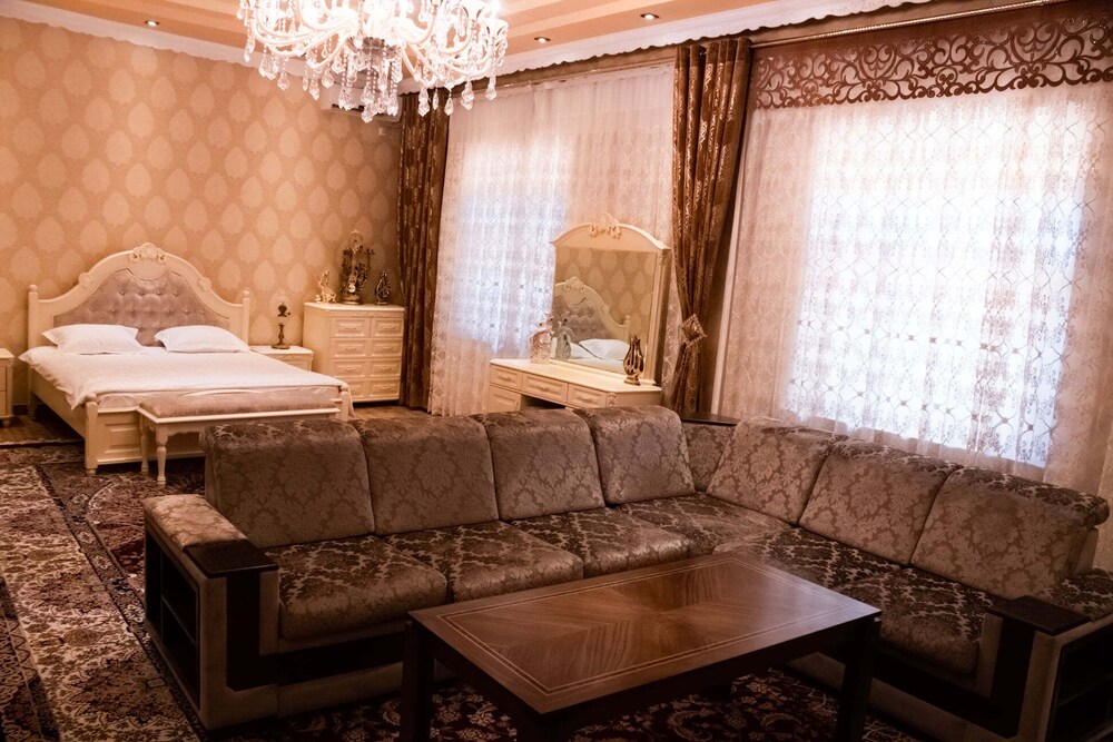 Eleon Hotel