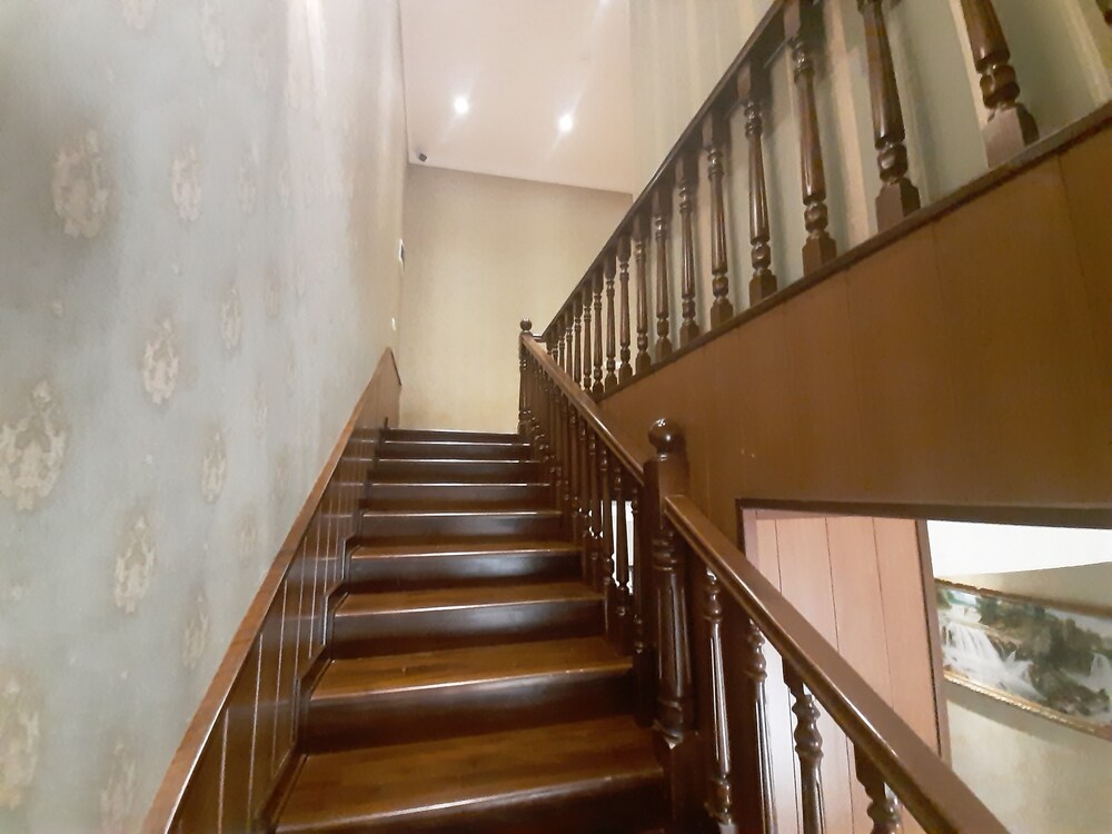 Eleon Hotel