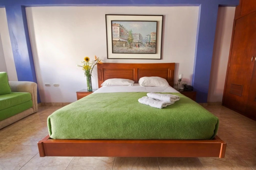 Mon Cricket Hotel