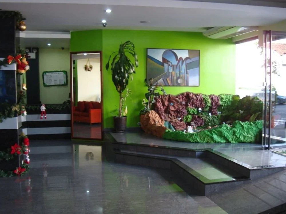 Mon Cricket Hotel