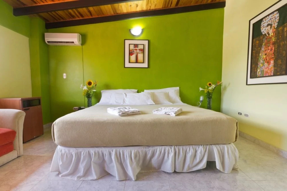 Mon Cricket Hotel