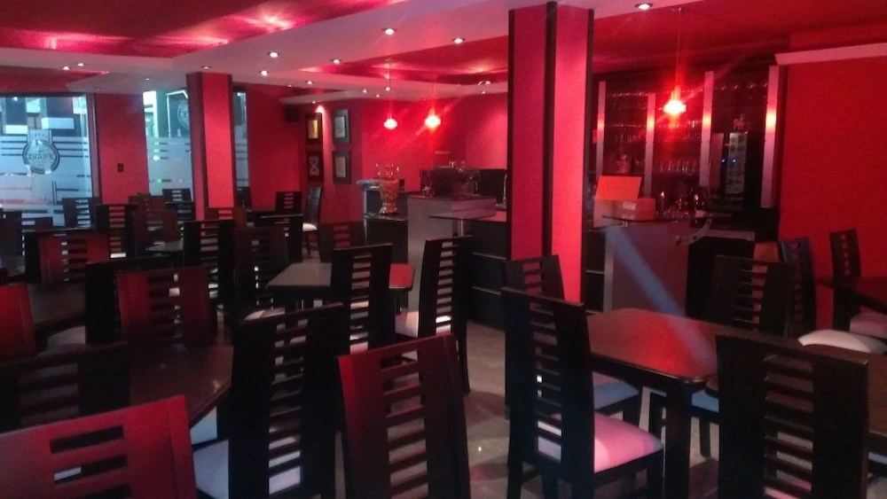 Mon Cricket Hotel