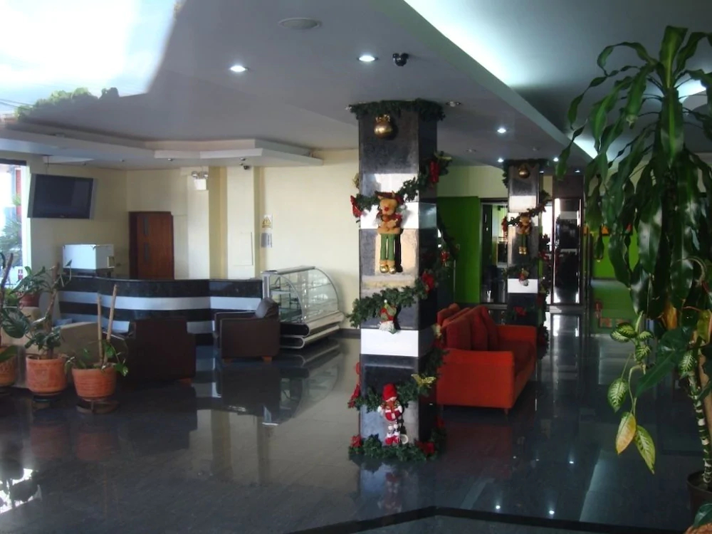 Mon Cricket Hotel