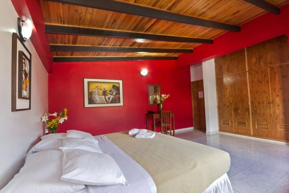 Mon Cricket Hotel