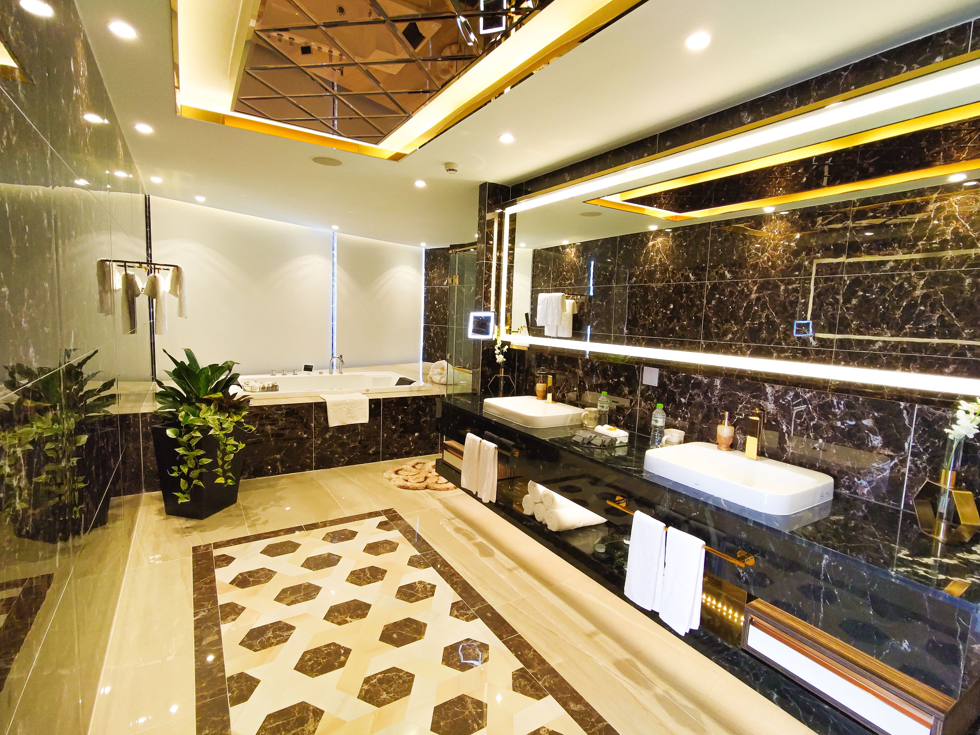 Diamond Stars Ben Tre Hotel