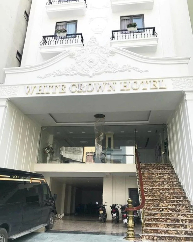 White Crown Hotel