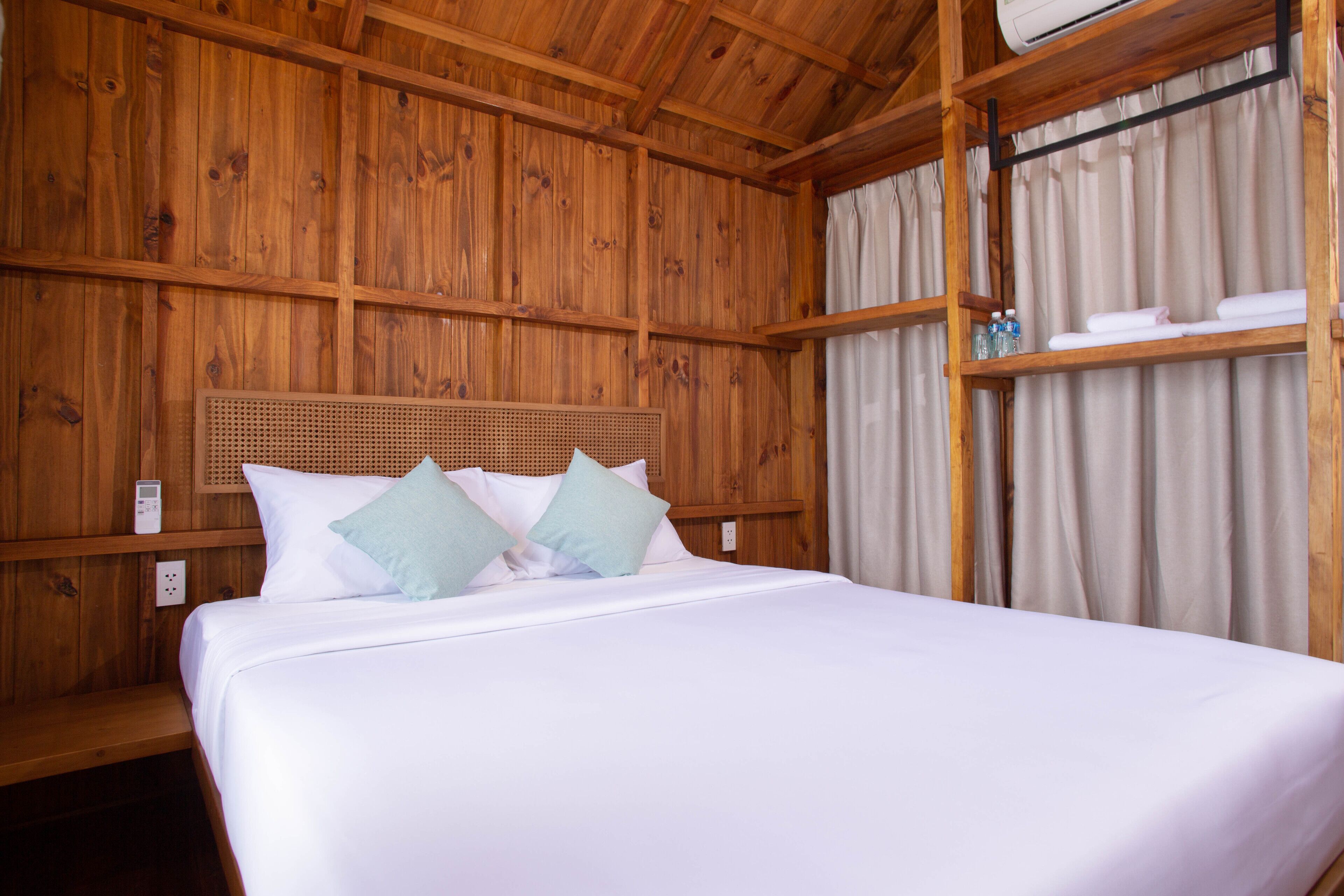 Hola Beach - Beach Club & Eco Glamping Resort