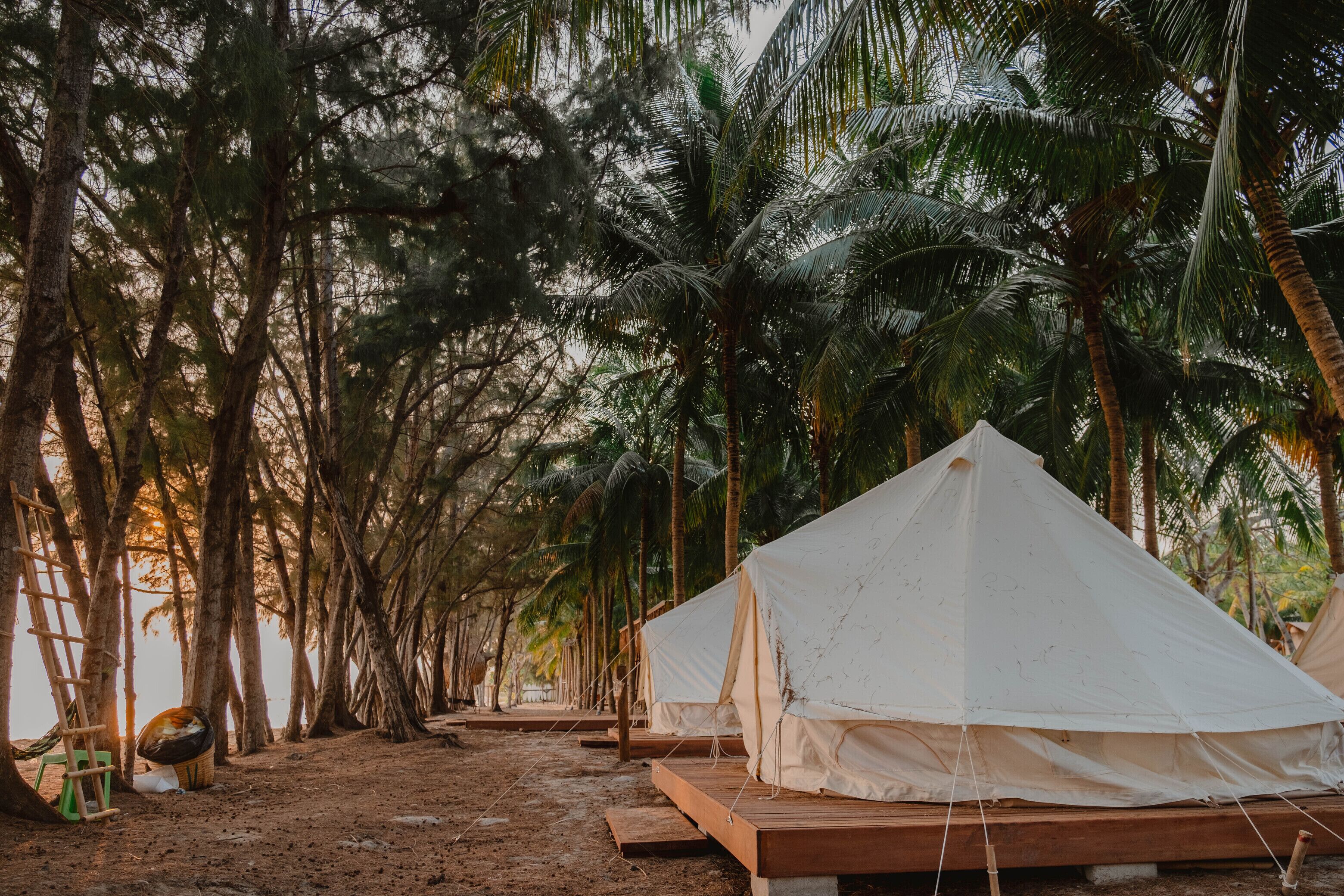 Hola Beach - Beach Club & Eco Glamping Resort
