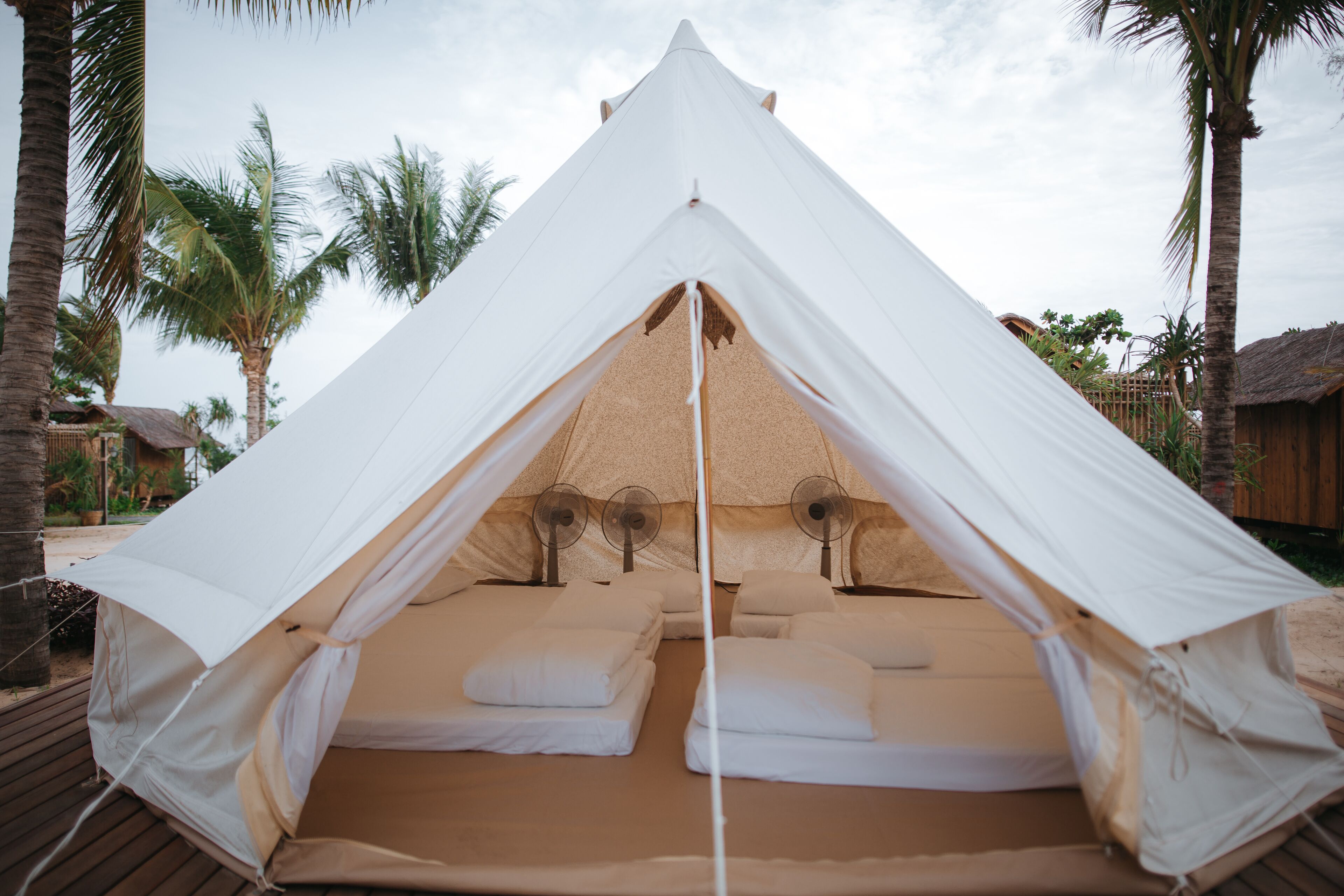 Hola Beach - Beach Club & Eco Glamping Resort