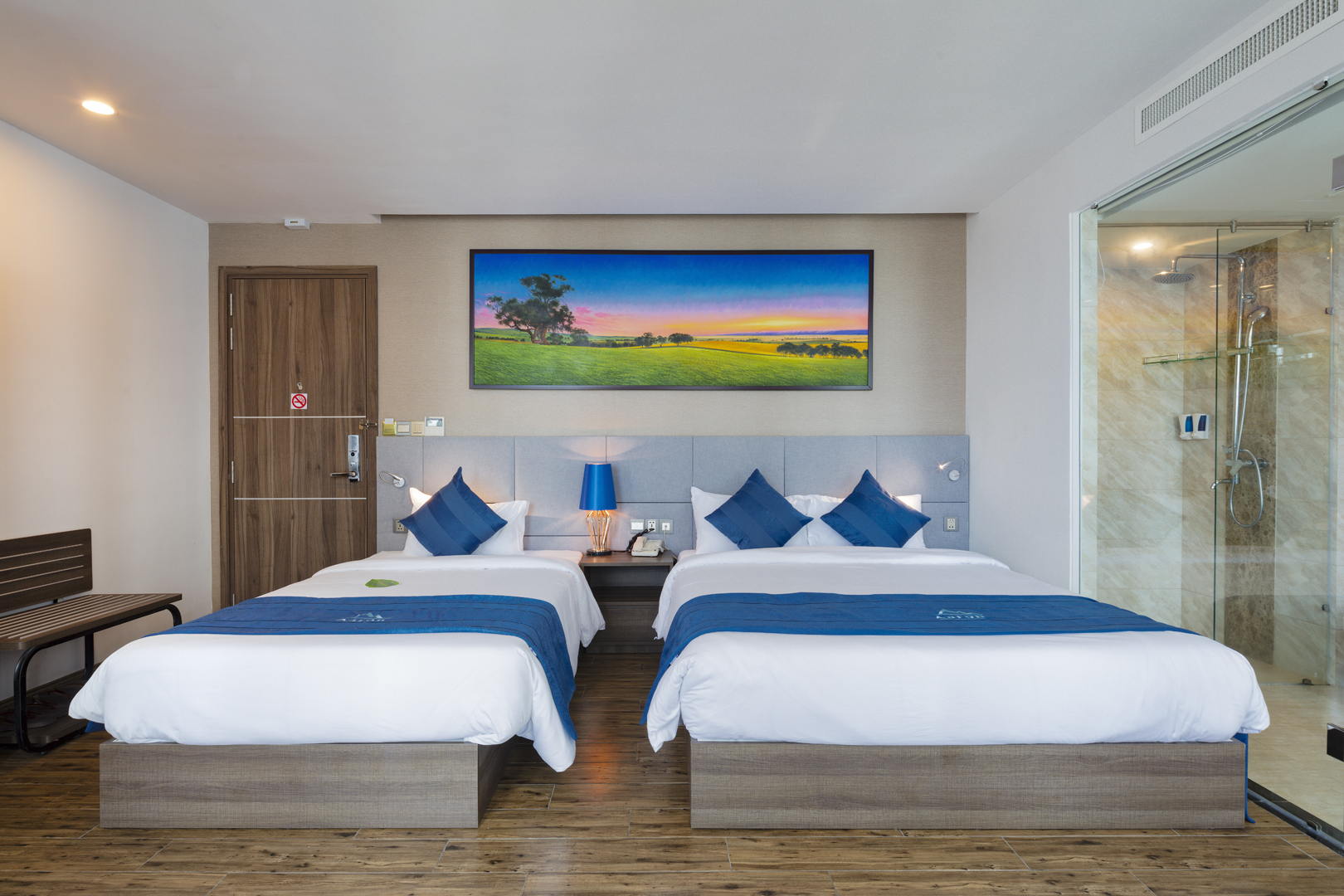 Aaron Hotel