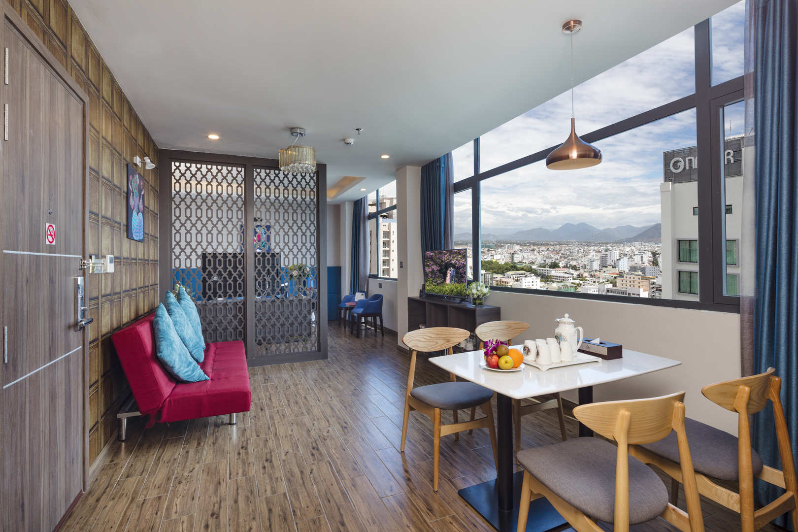 Aaron Hotel