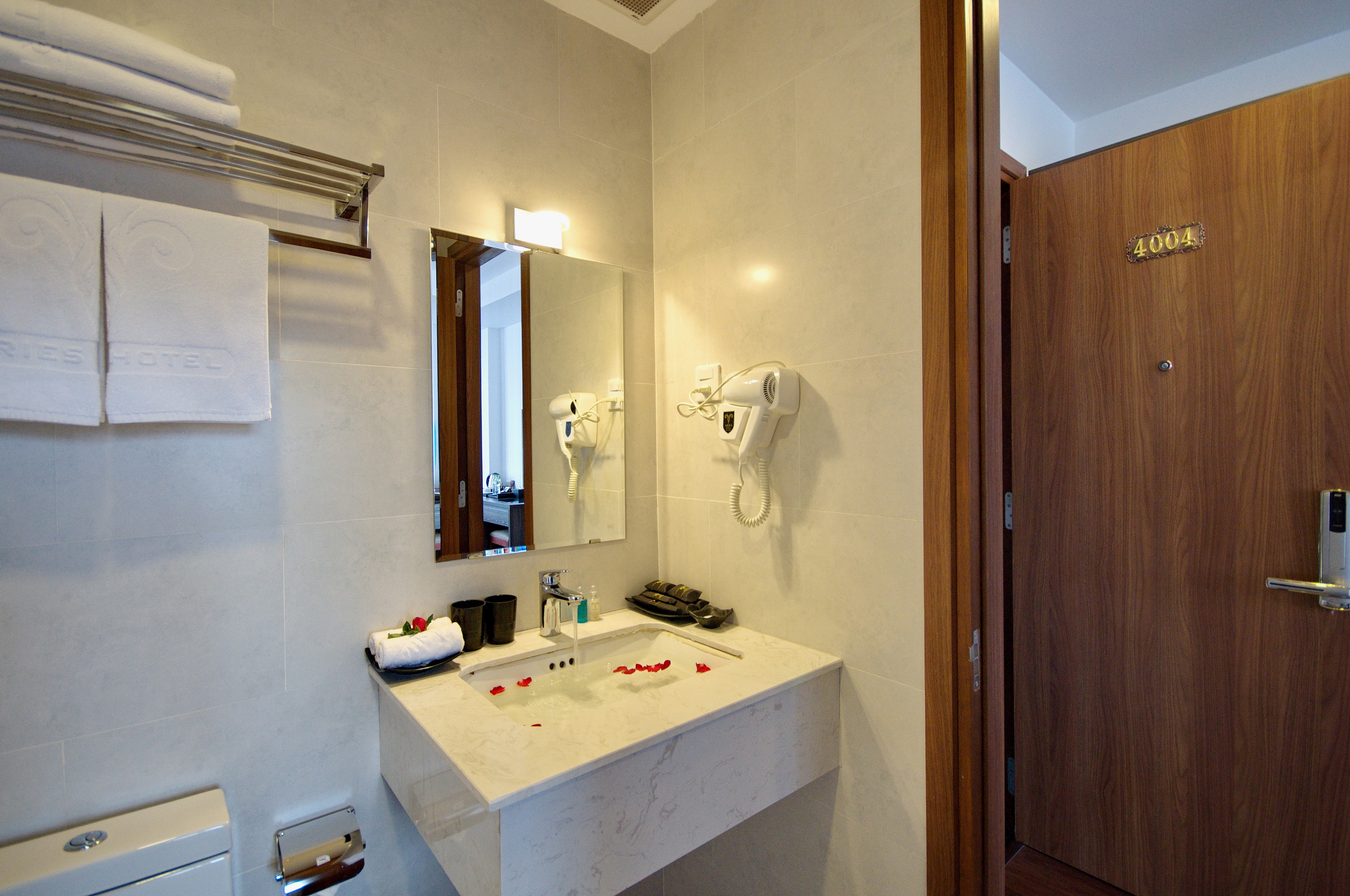 Aries Hotel