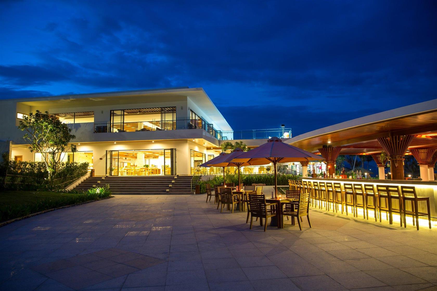 Cam Ranh Riviera Beach Resort & Spa