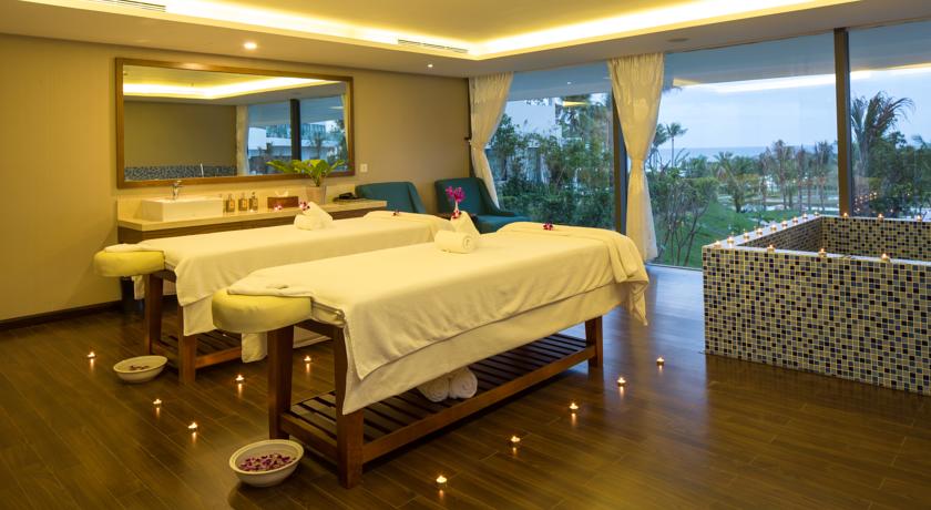 Cam Ranh Riviera Beach Resort & Spa