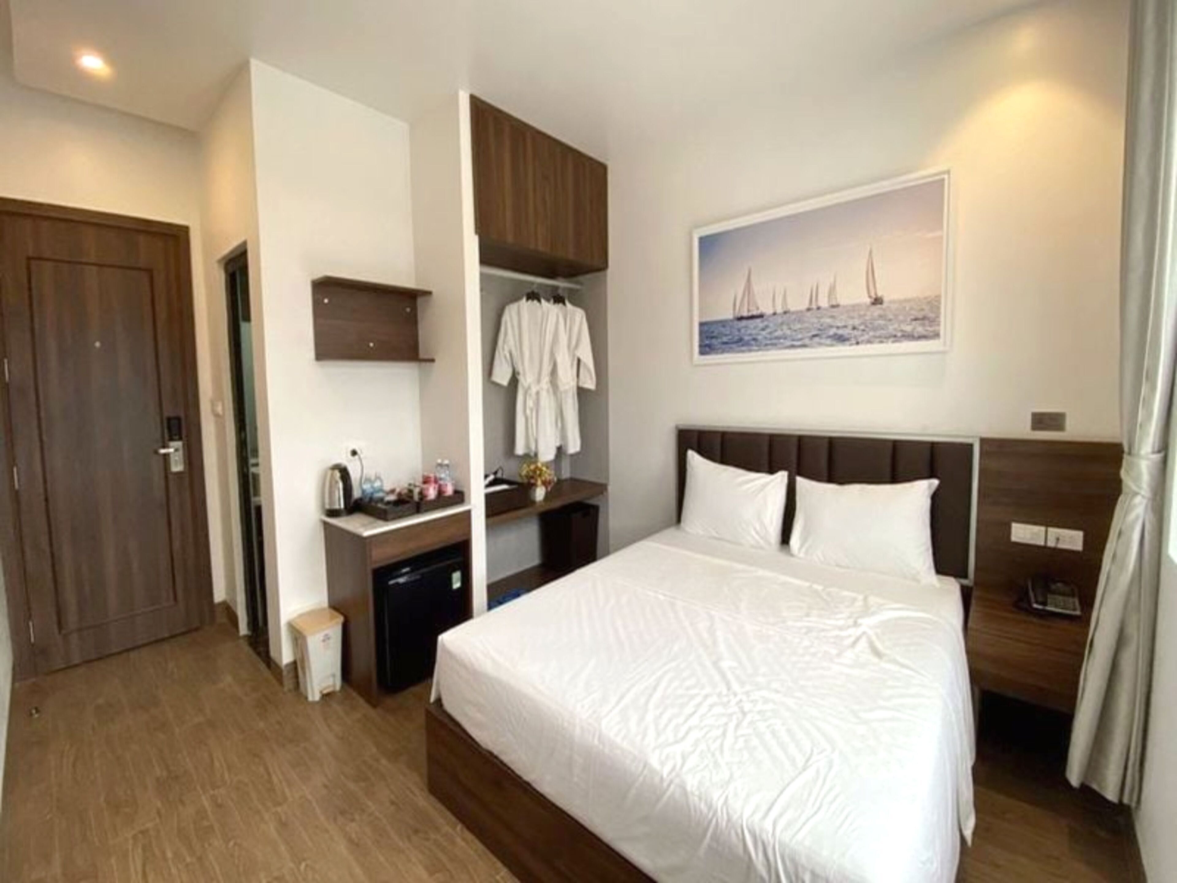 Capital O Bee Hotel