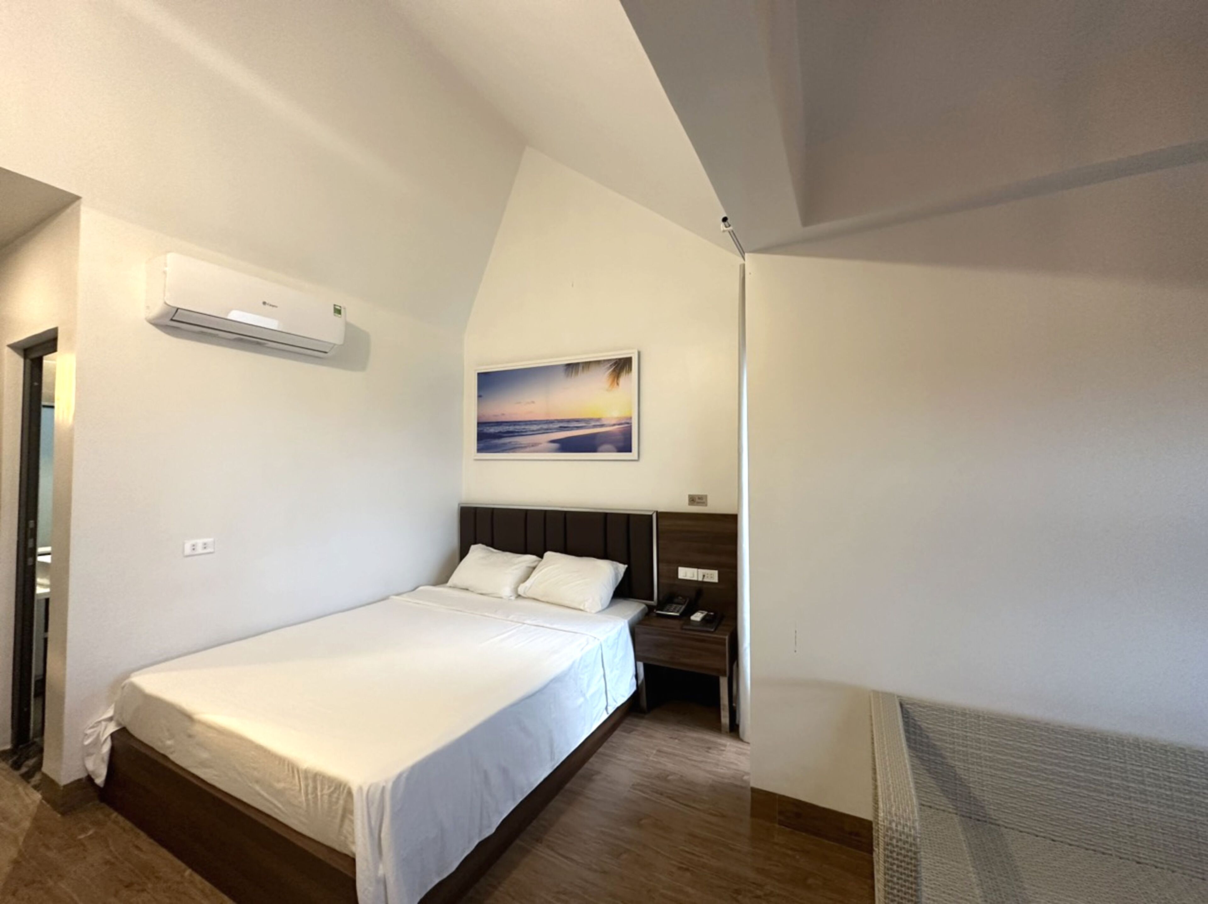 Capital O Bee Hotel