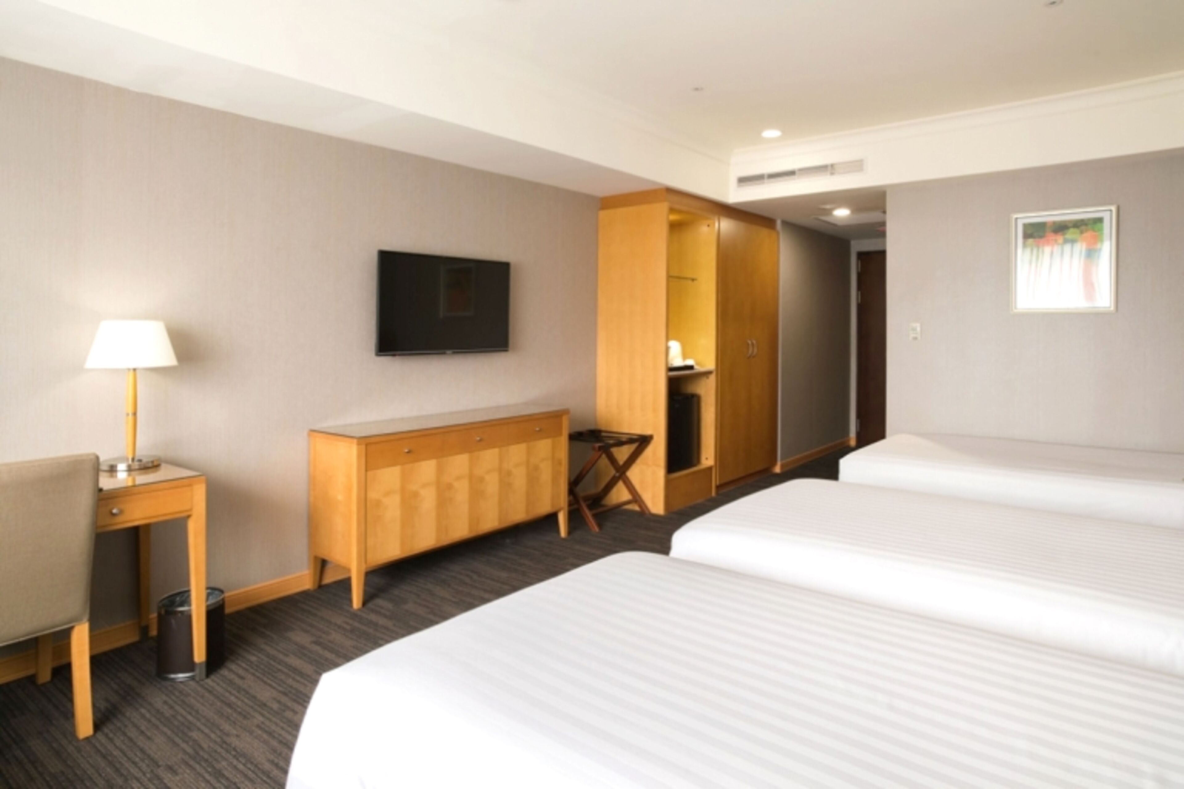 Capital O Bee Hotel