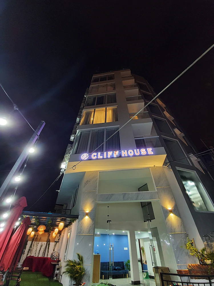 Cliff Hotel