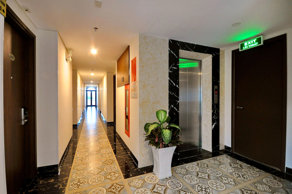 Crown Nguyen Hoang Hotel