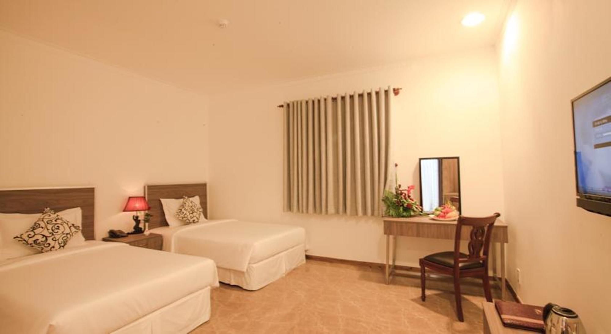 Den Long Do Hotel
