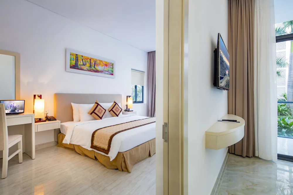 Diamond Bay Condotel Resort