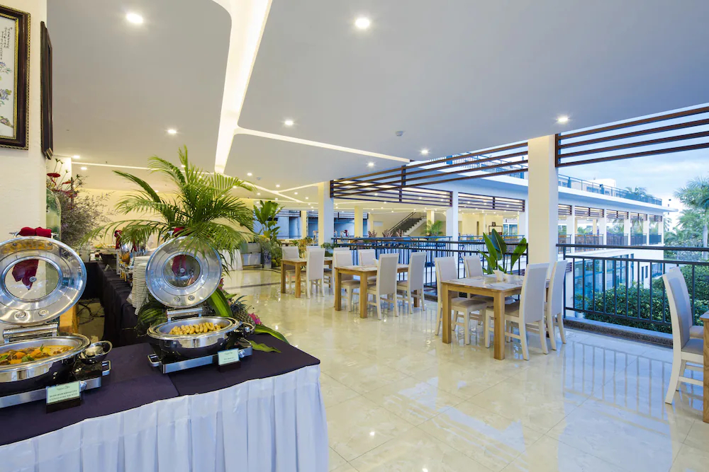 Diamond Bay Condotel Resort