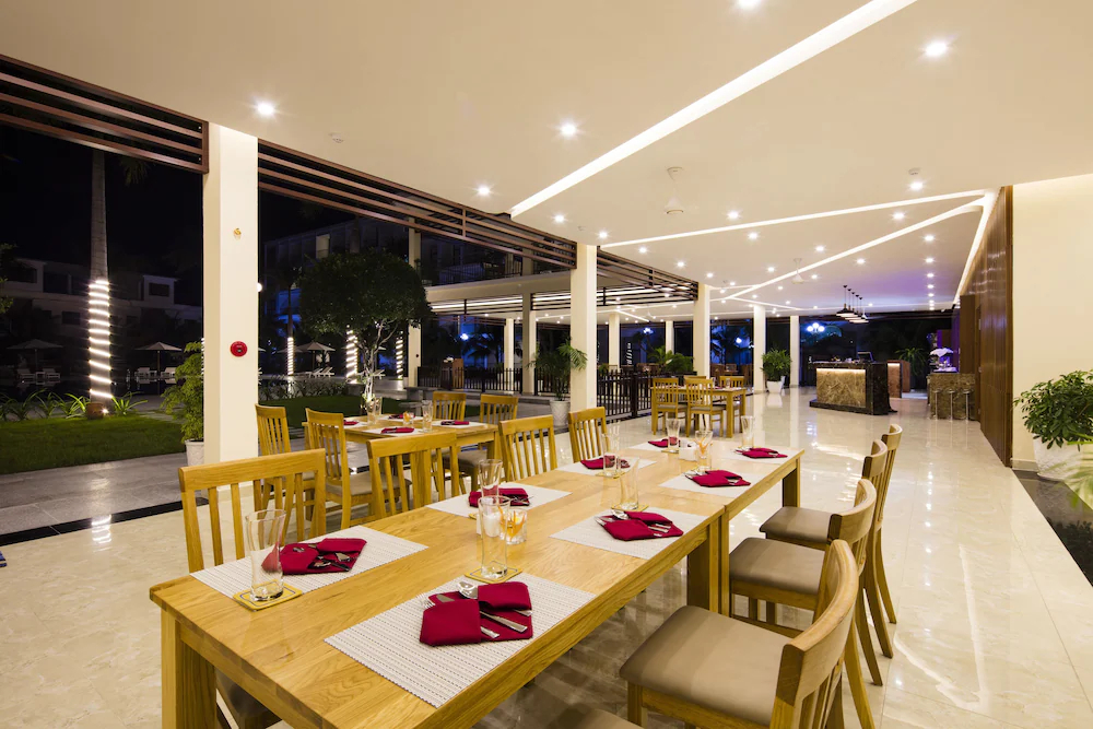Diamond Bay Condotel Resort
