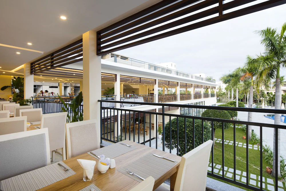 Diamond Bay Condotel Resort