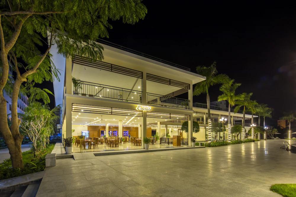 Diamond Bay Condotel Resort