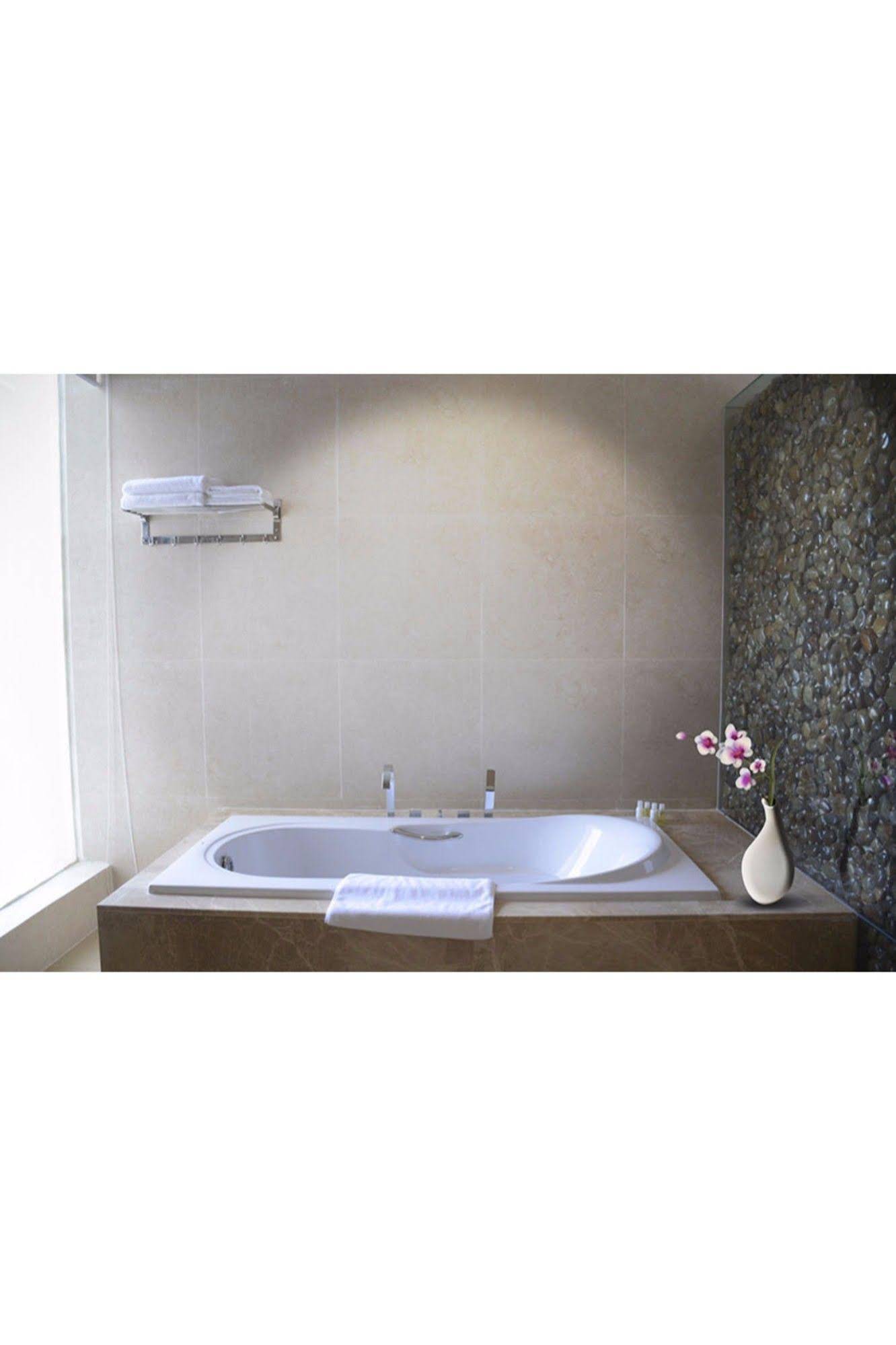 Diamond Bay Golf & Villas
