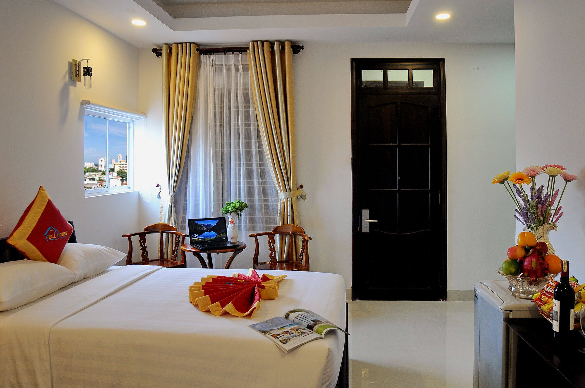 Full House Hotel