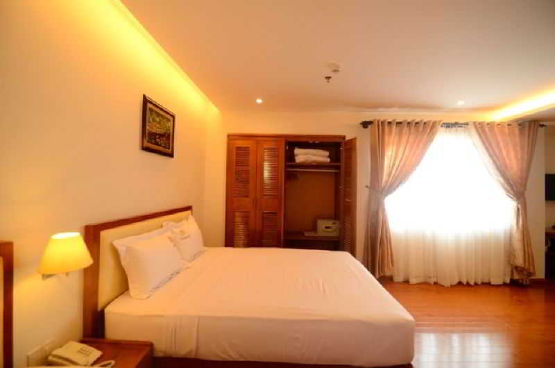 Golden Beach Hotel