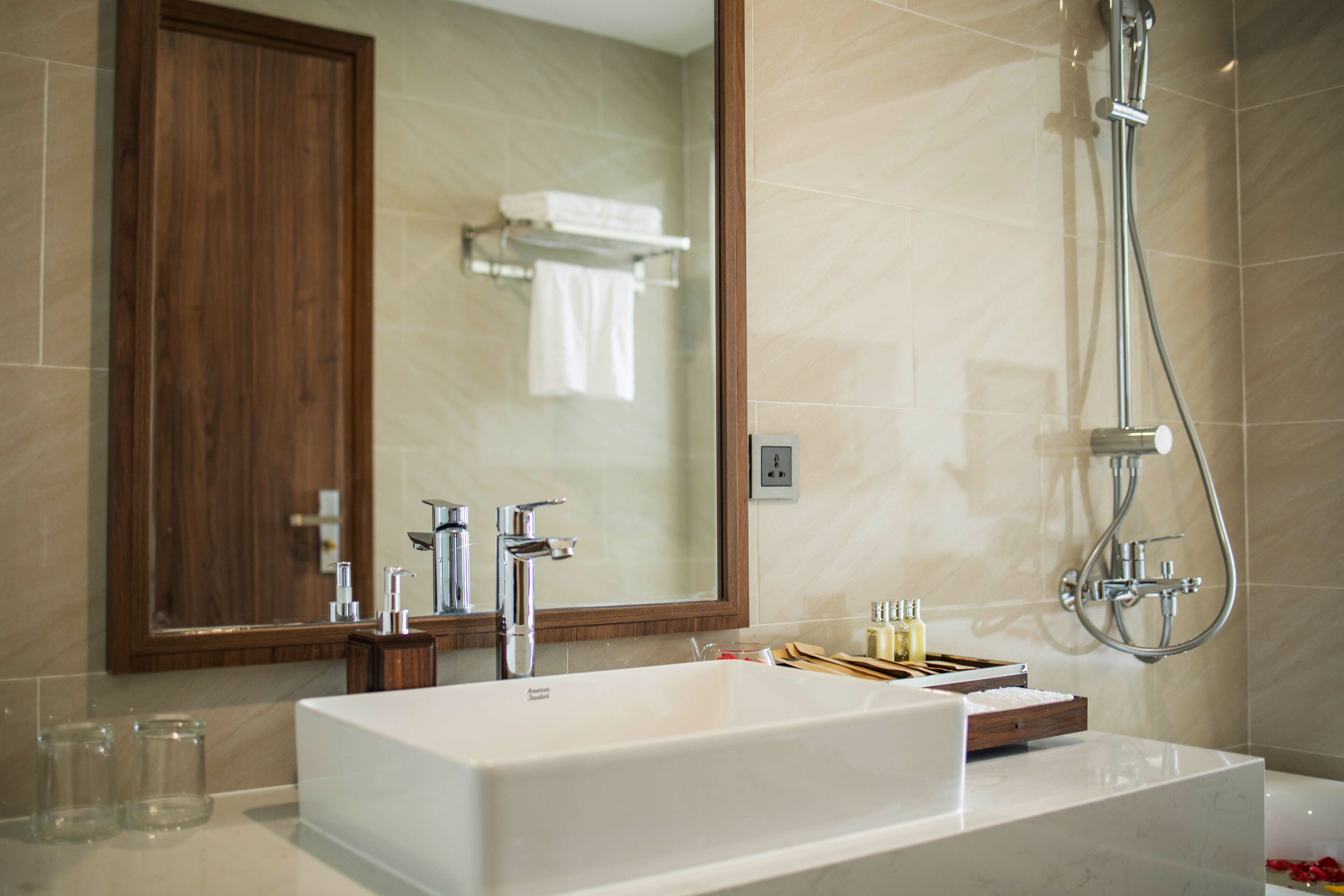 Miracle Luxury Hotel