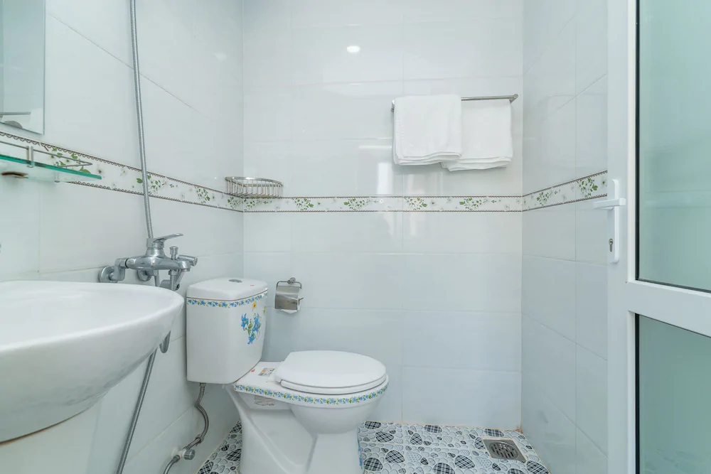 Quoc Vinh Hotel & Apartment