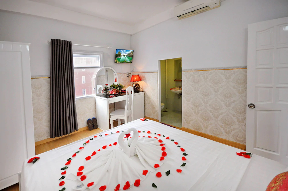 Pansy Hotel by OYO Rooms