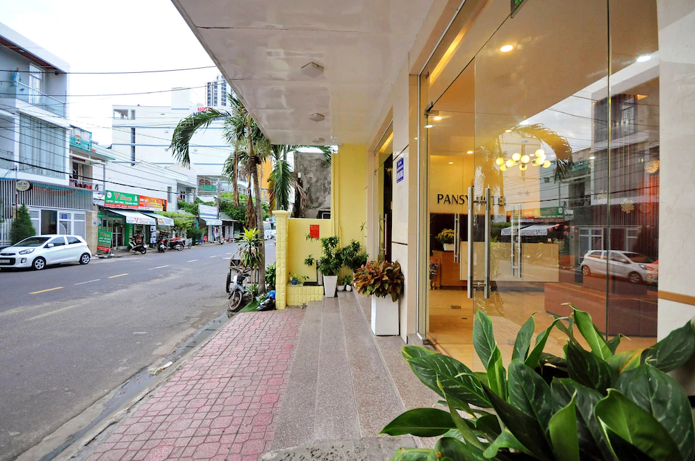 Pansy Hotel by OYO Rooms