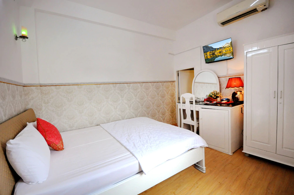 Pansy Hotel by OYO Rooms