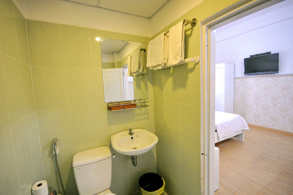 Pansy Hotel by OYO Rooms