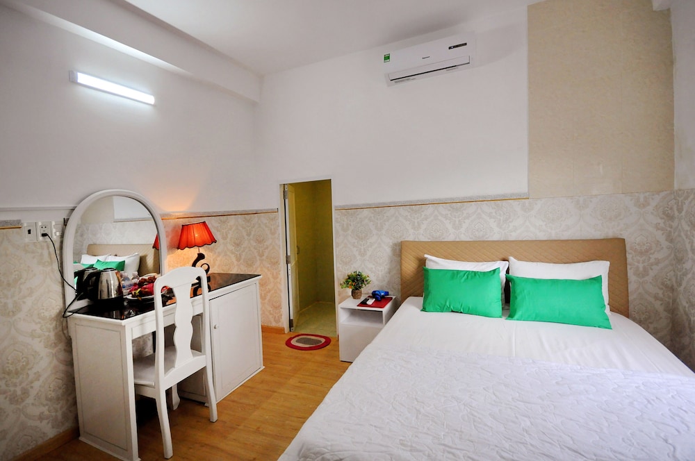 Pansy Hotel by OYO Rooms