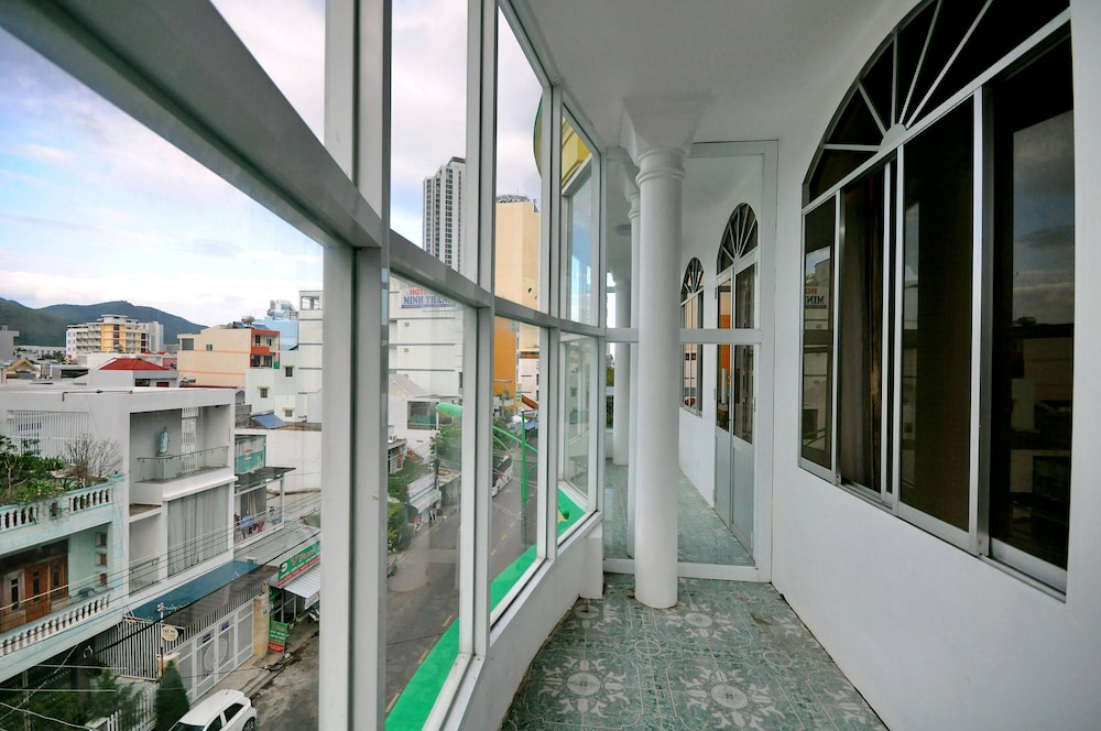 Pansy Hotel by OYO Rooms