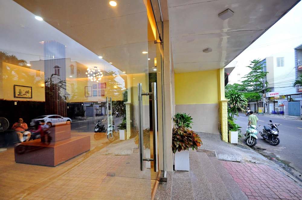 Pansy Hotel by OYO Rooms