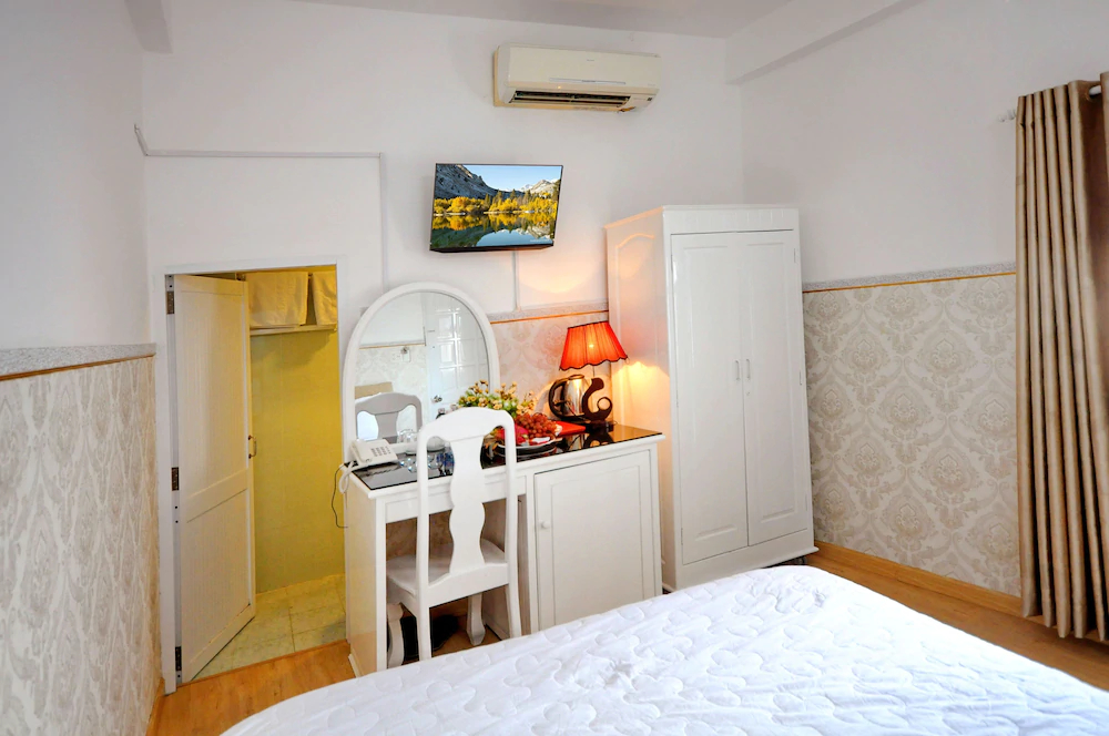 Pansy Hotel by OYO Rooms