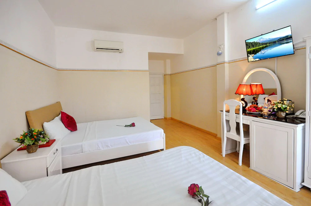 Pansy Hotel by OYO Rooms