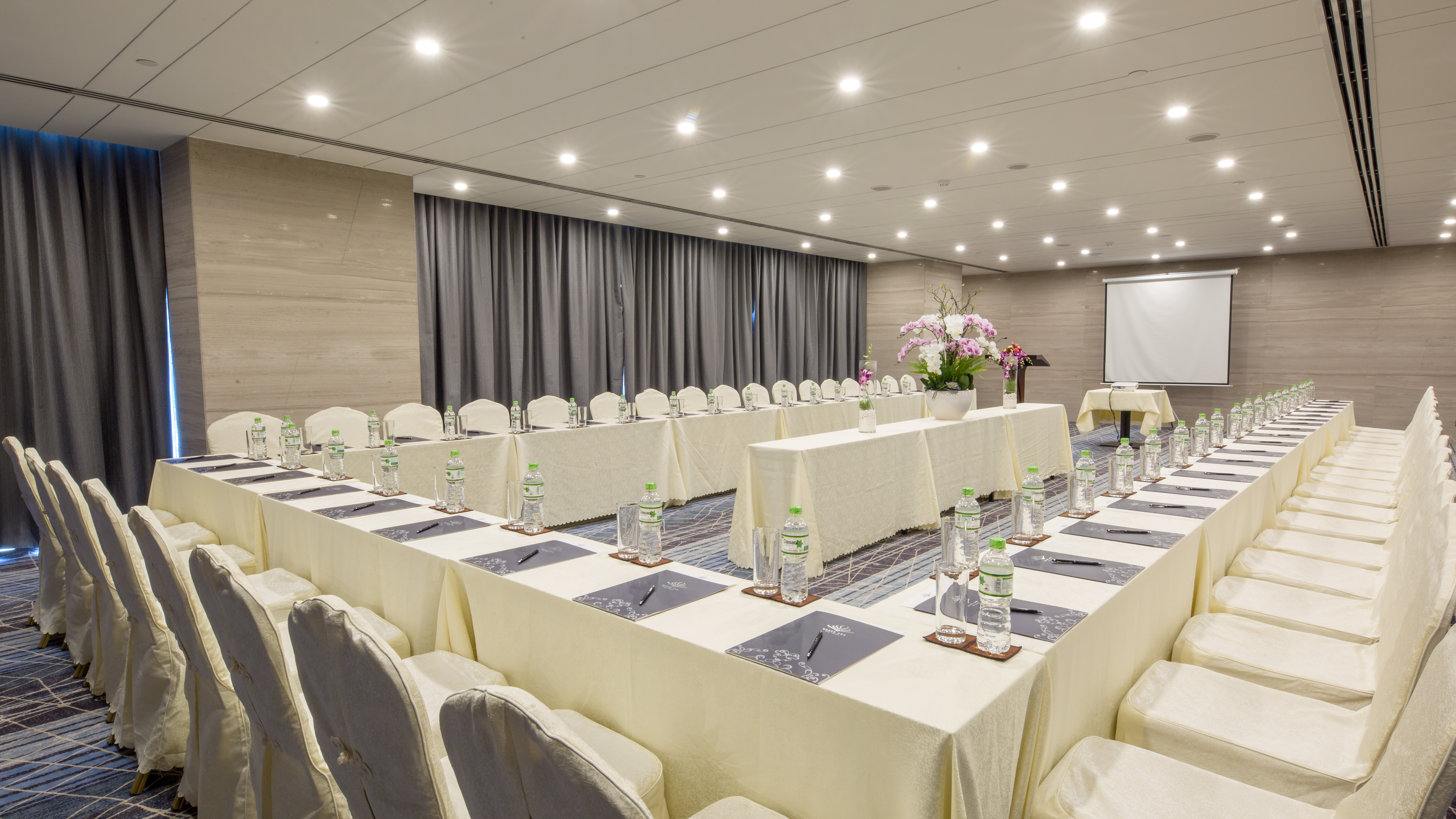 Queen Ann Nha Trang Hotel