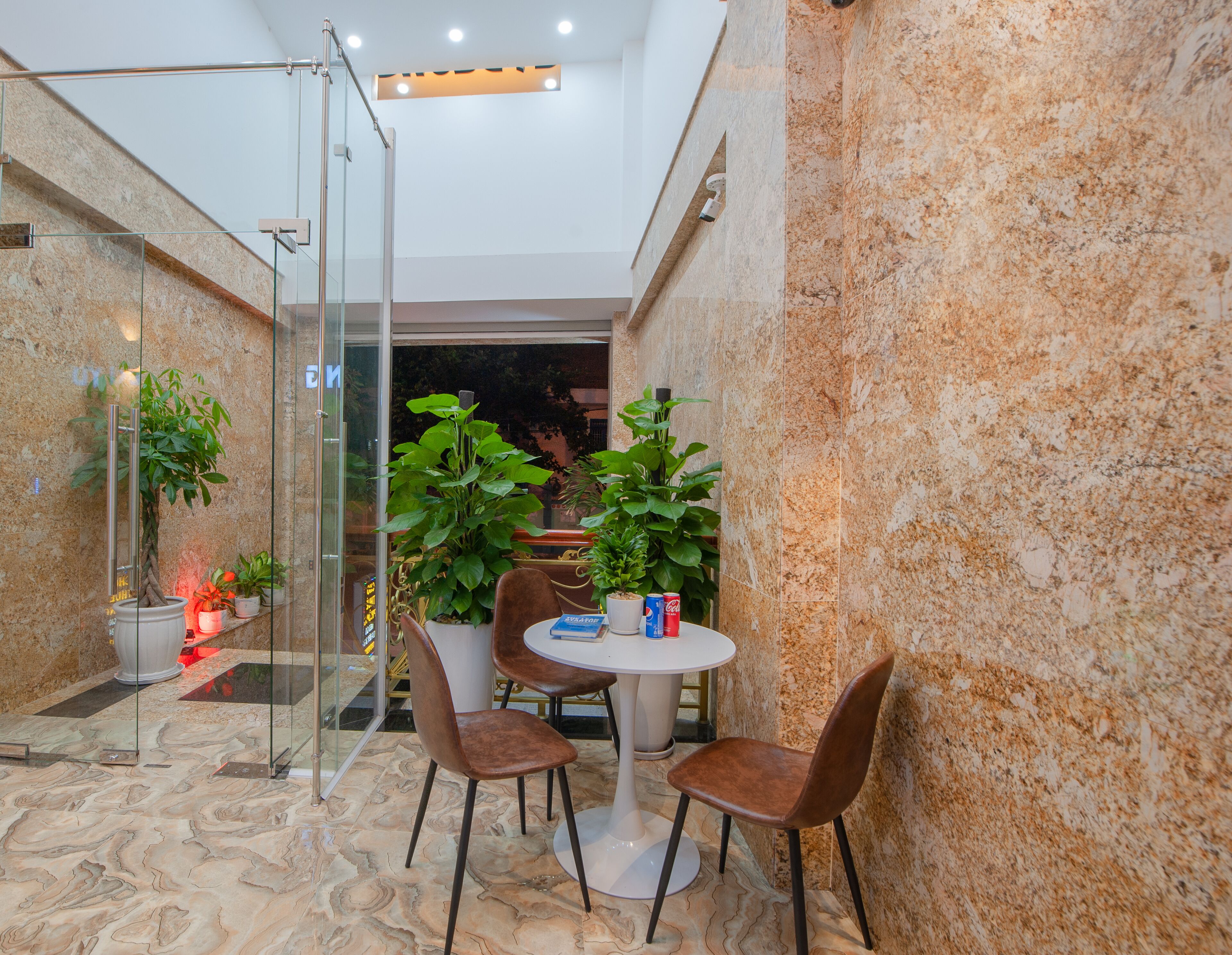 Uy Duong Hotel & Apartment