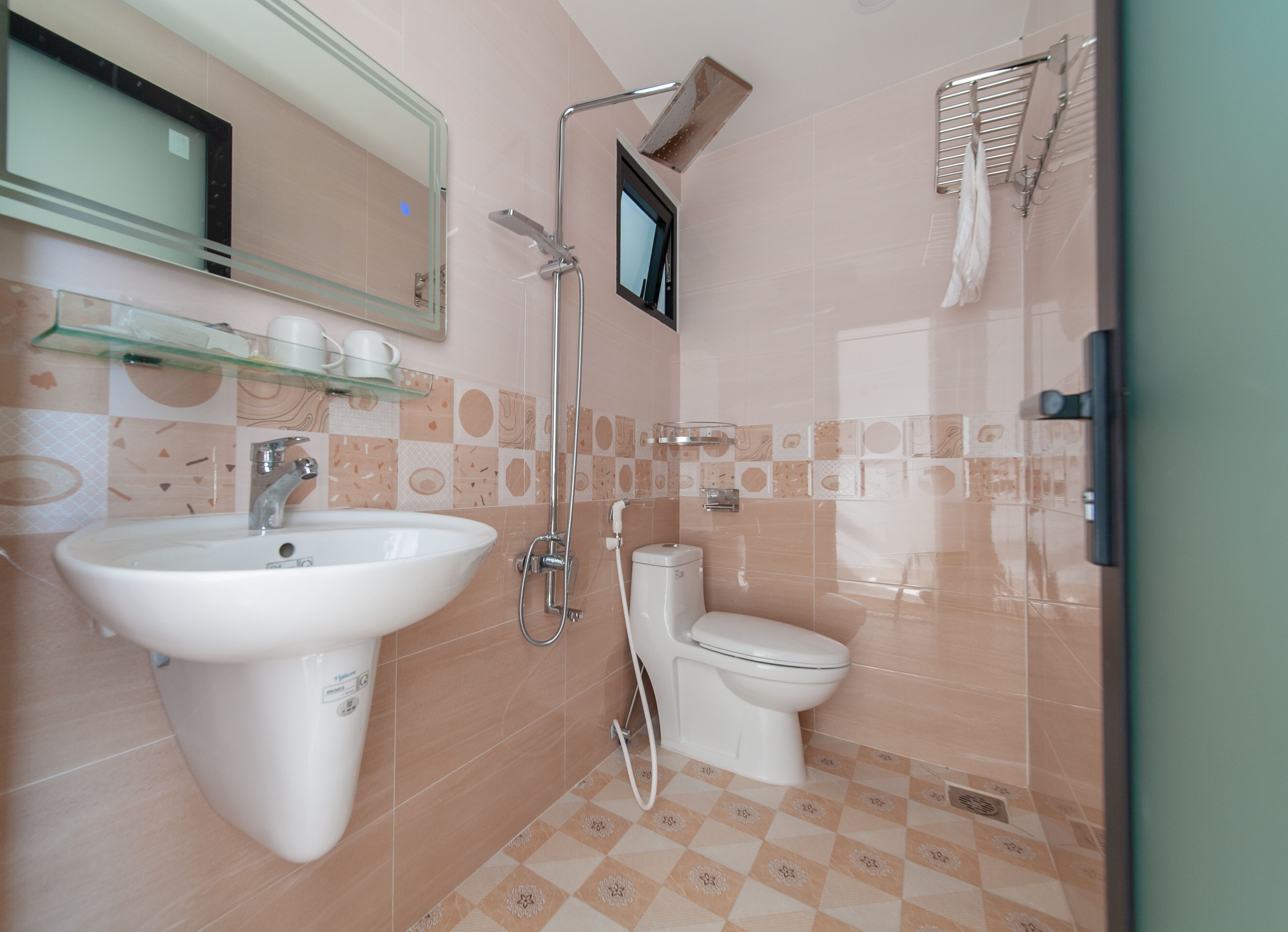 Uy Duong Hotel & Apartment
